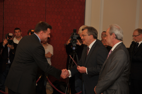 Prezes Jaros�aw Chudzik odbiera dyplom TERAZ POLSKA 2010 dla programu ArCADia-TERMO	